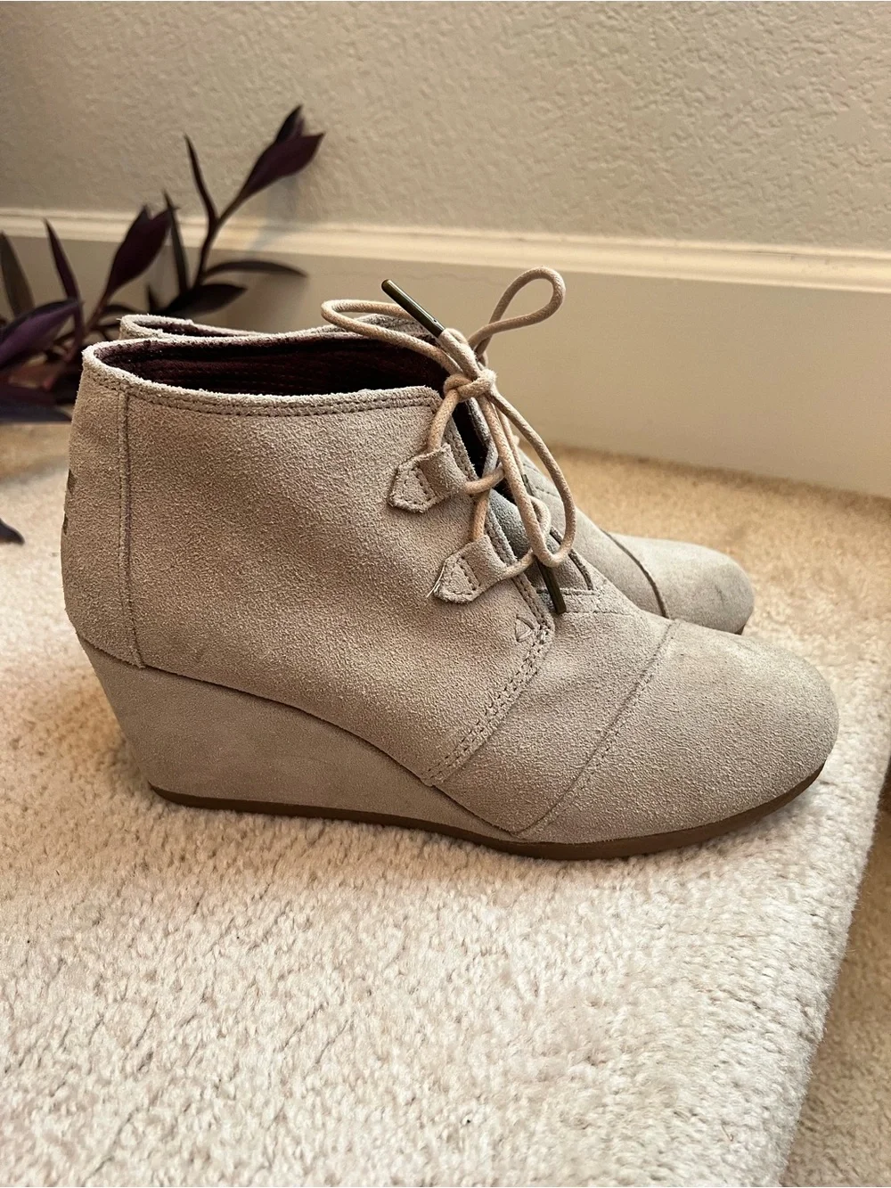 Toms Suede Wedge Ankle Booties in Light Taupe Boho Cottage Prairie Trendy 9.5